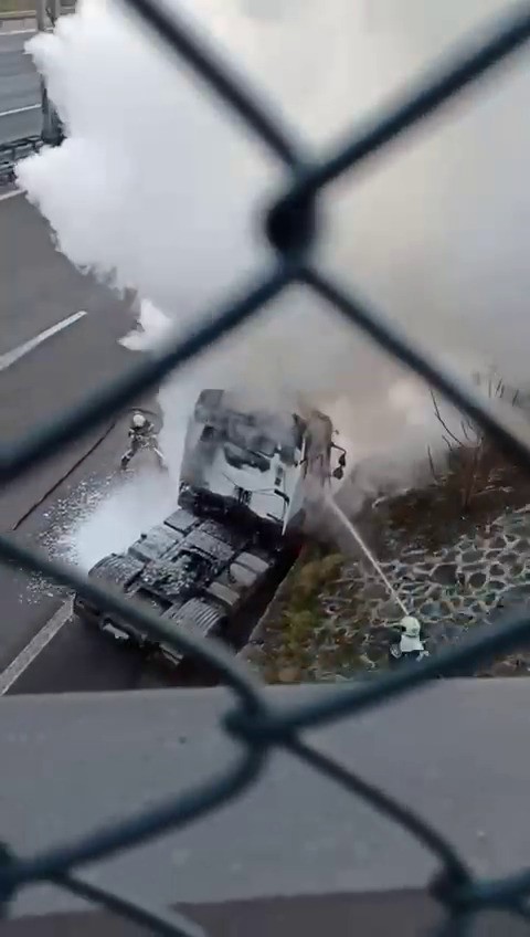 Seyir halindeki tırda çıkan yangını itfaiye söndürdü
