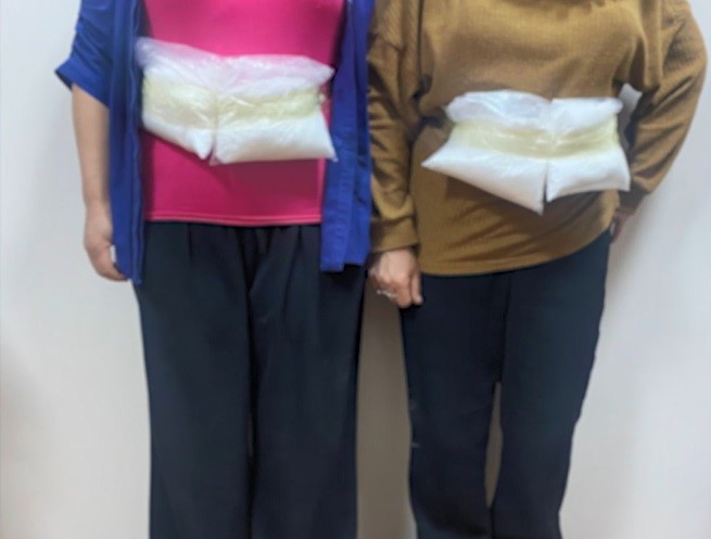 Yabancı uyruklu şahısların &uuml;zerinden 2 kilo uyuşturucu &ccedil;ıktı
