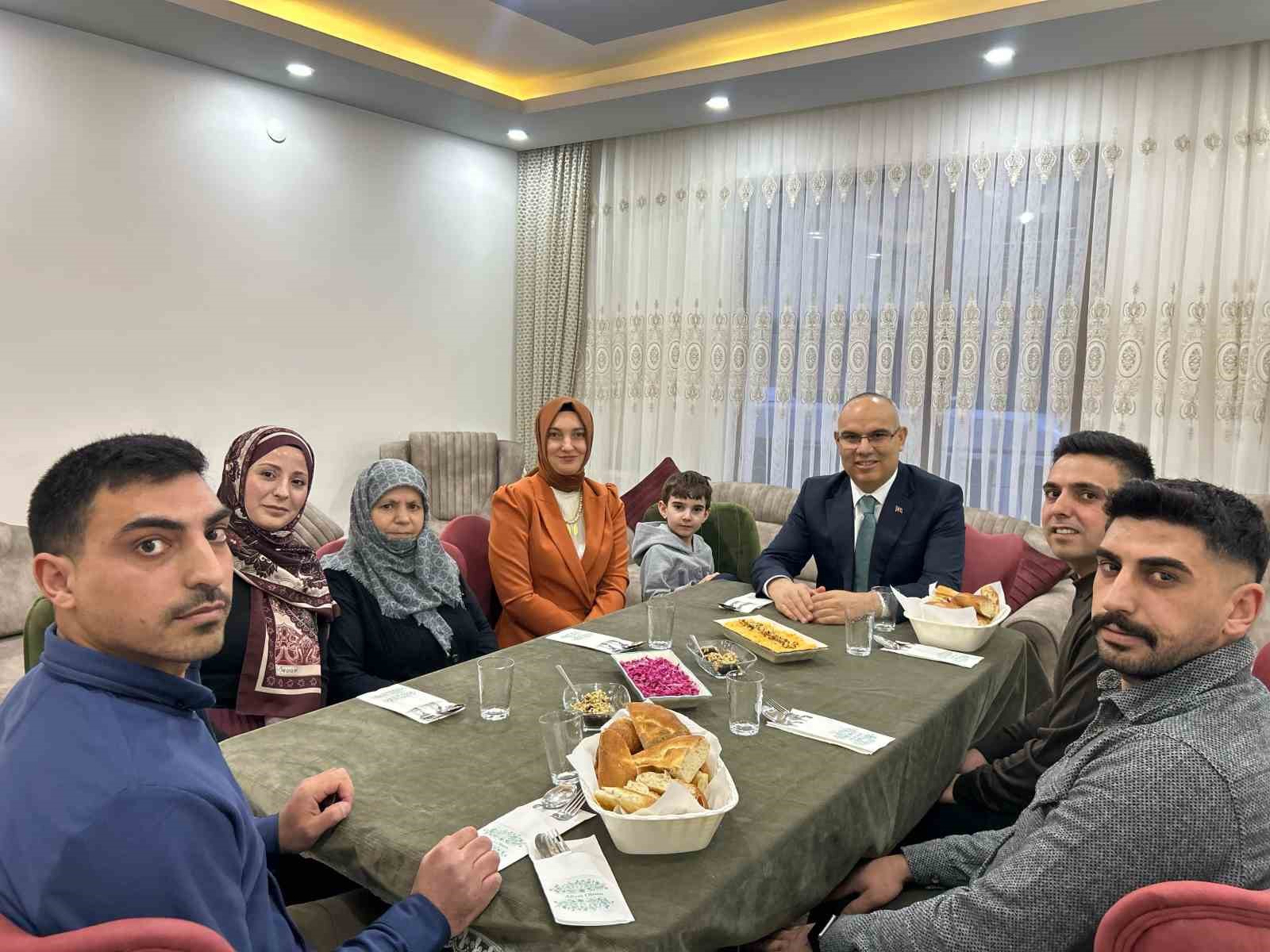 Ağrı Valisi Mustafa Koç, şehit annesi Makbule Doğan’ın iftar sofrasına konuk oldu