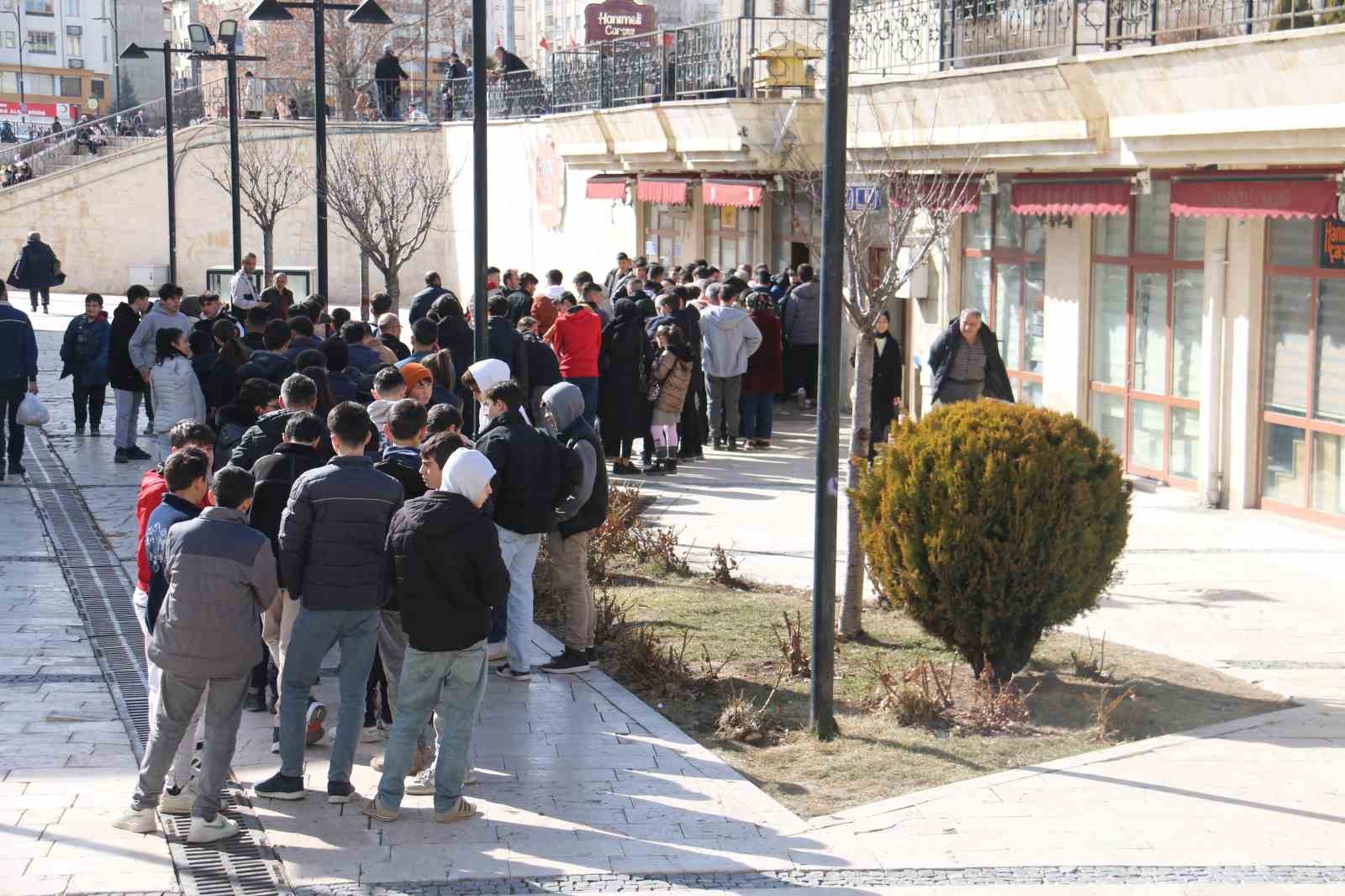 Sivasspor taraftarından Rıza Çalımbay’a yoğun ilgi