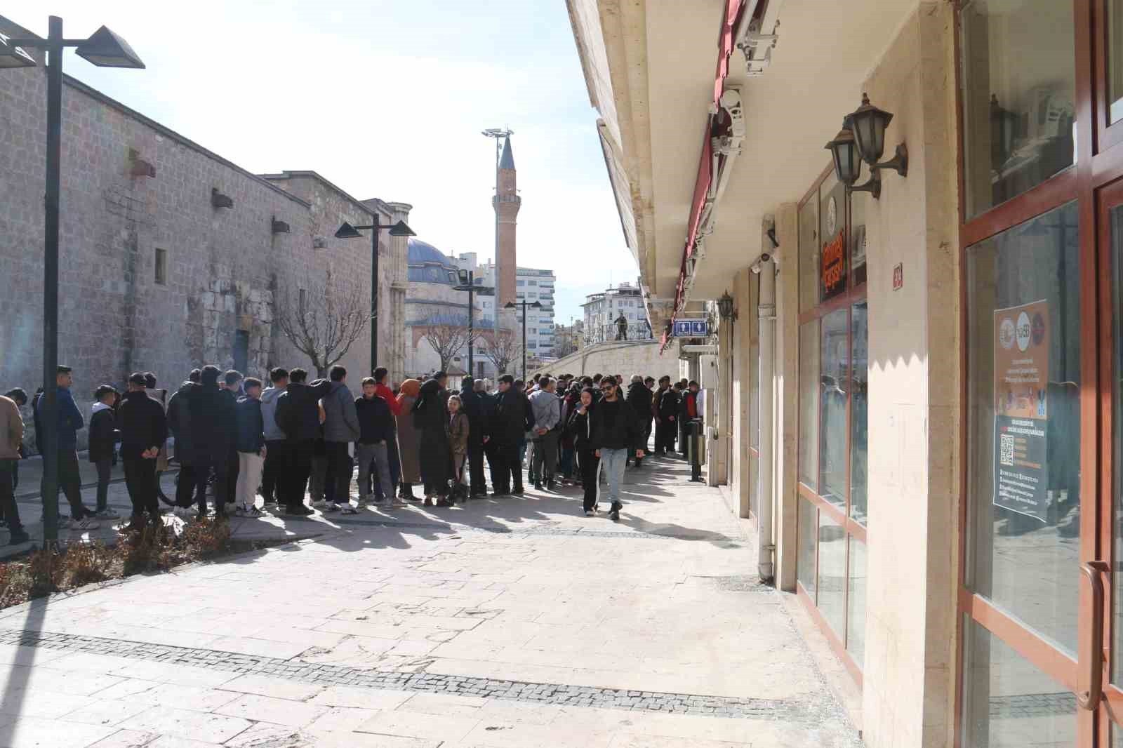 Sivasspor taraftarından Rıza &Ccedil;alımbay&rsquo;a yoğun ilgi
