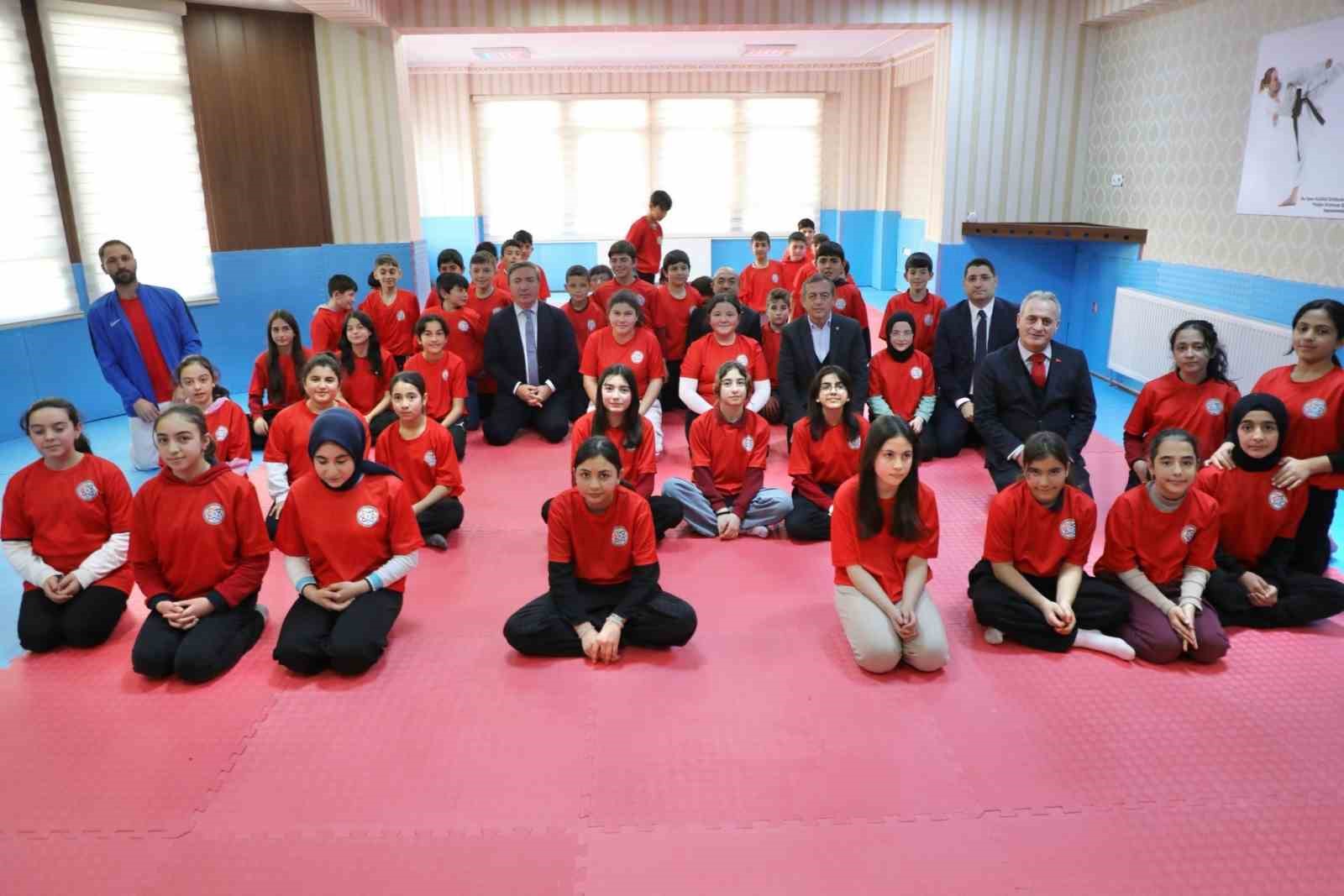 11 adet Değer Erzincan Spor Kul&uuml;b&uuml; faaliyete başladı
