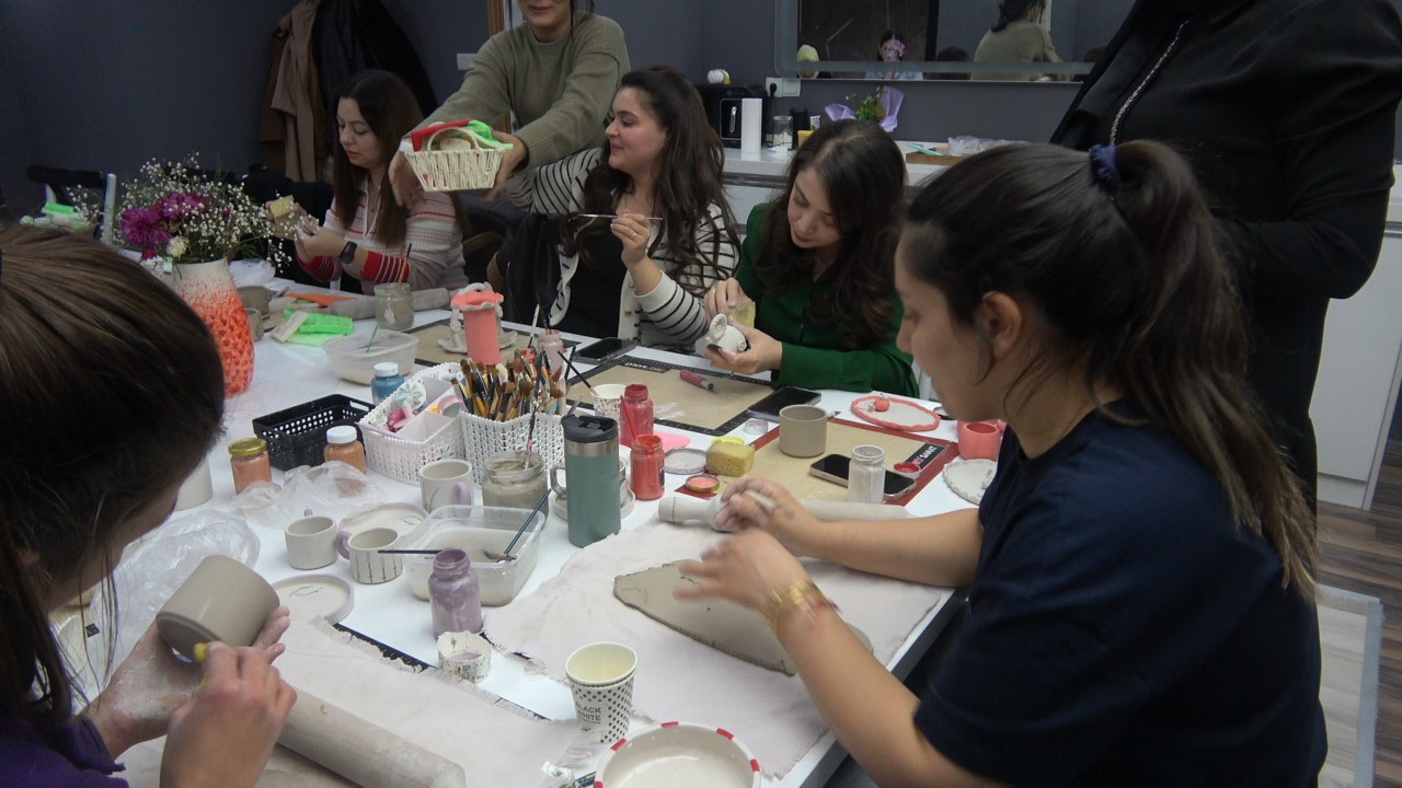 Kilis’te sanat kadınlara terapi oluyor