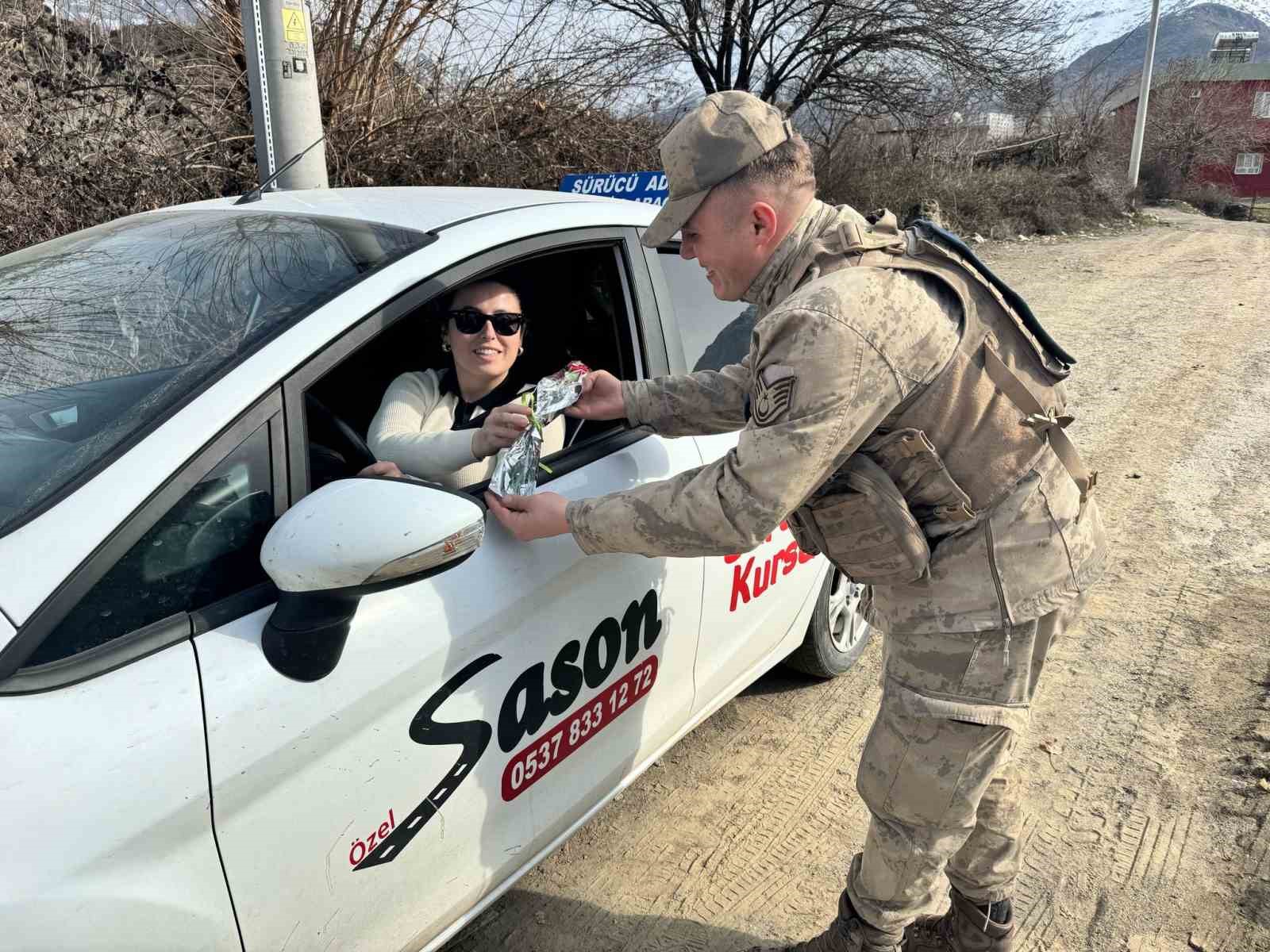 Sason&rsquo;da jandarma 8 Mart D&uuml;nya Kadınlar G&uuml;n&uuml;&rsquo;n&uuml; kutladı
