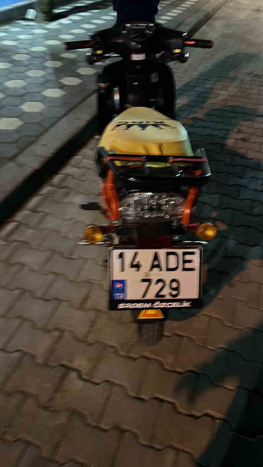 Bolu&rsquo;da trafik polisinden ka&ccedil;an motosikletli cezadan ka&ccedil;amadı: 2 s&uuml;r&uuml;c&uuml;ye 80 bin lira ceza
