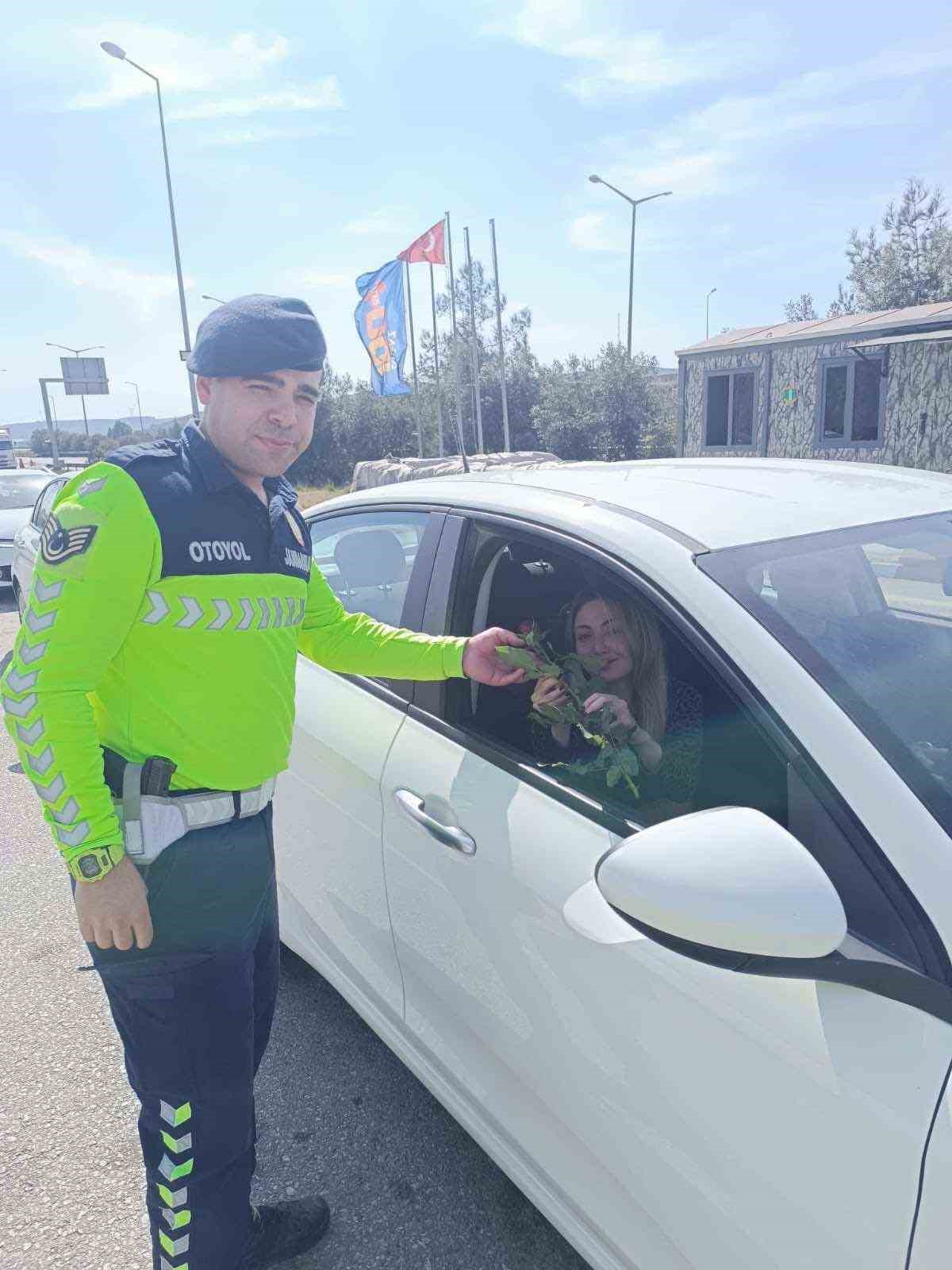 8 Mart Dünya Kadınlar Günü’nde jandarmadan kadınlara jest