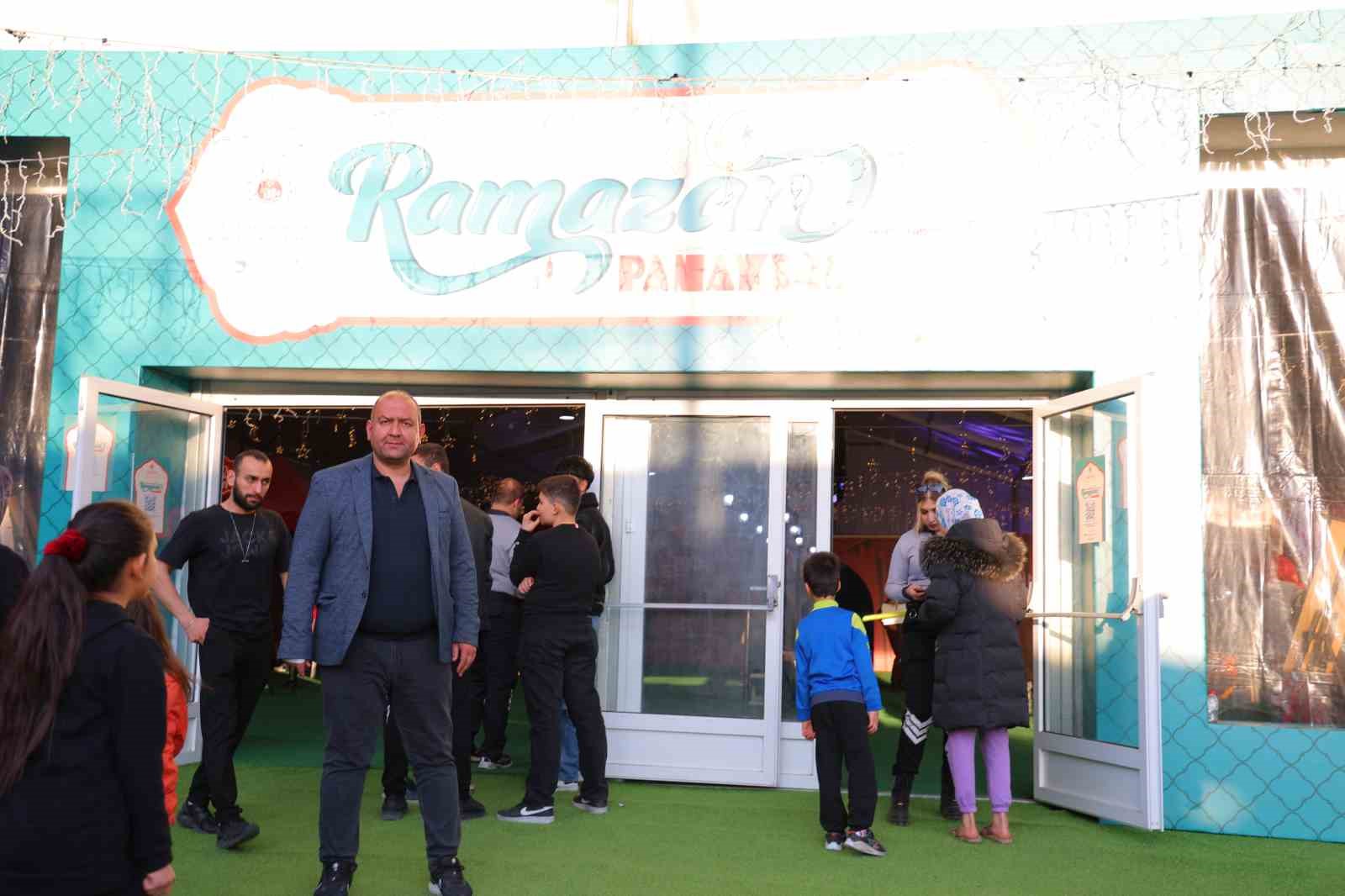 Kahramanmaraş&rsquo;ta Ramazan panayırında &ccedil;ocuklar doyasıya eğleniyor
