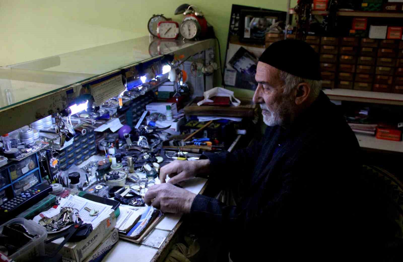 58 yıldır zamanın durmaması için çalışıyor