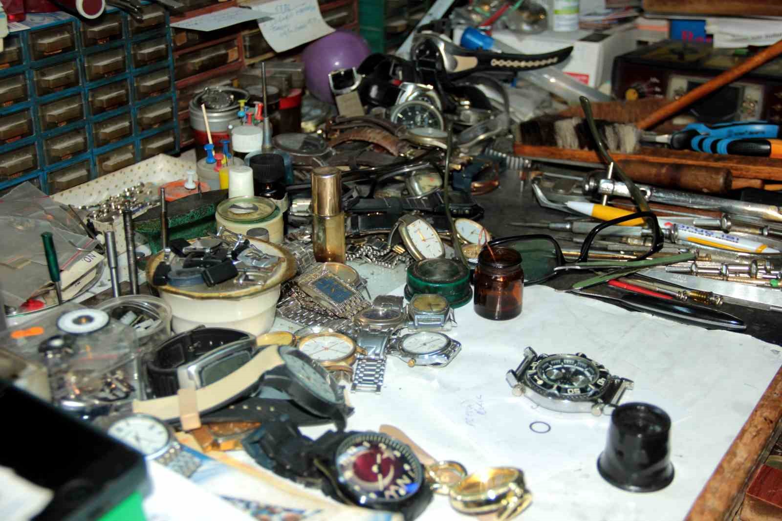 58 yıldır zamanın durmaması i&ccedil;in &ccedil;alışıyor
