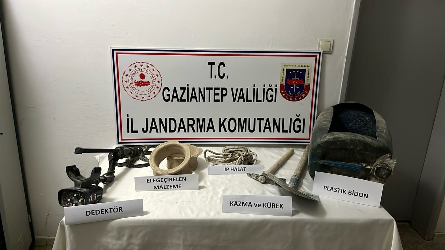 Gaziantep’te kaçak kazı yapan 2 şahıs suçüstü yakalandı