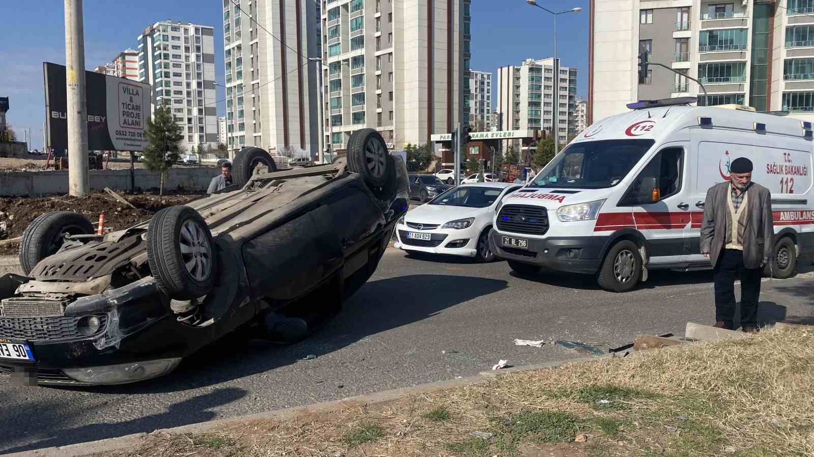 Sürücü virajı alamayınca otomobil takla attı: 3’ü çocuk 6 yaralı
