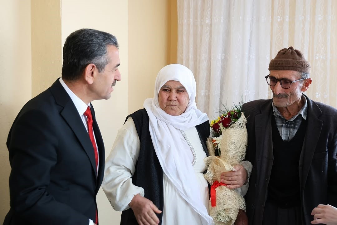 Şırnak Valisi Ekici, 52 yıllık evli çifti ziyaret etti