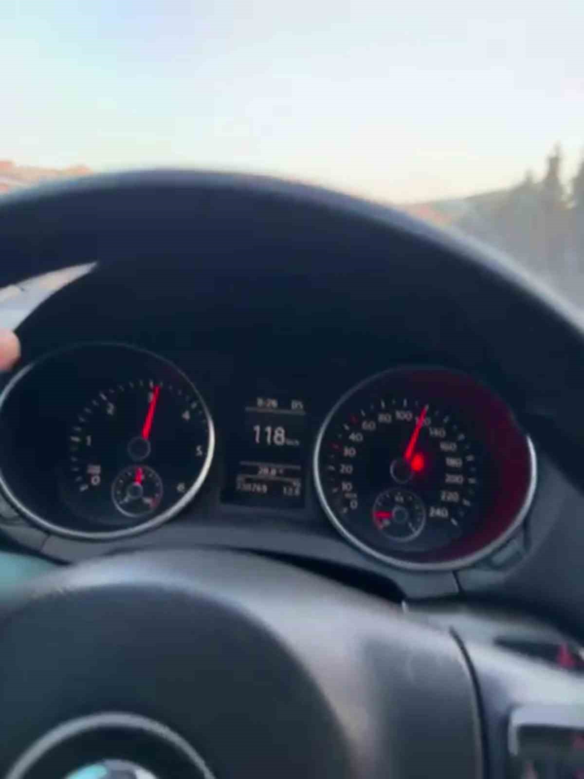 120 ile otomobil sollayan hafriyat kamyonu kamerada
