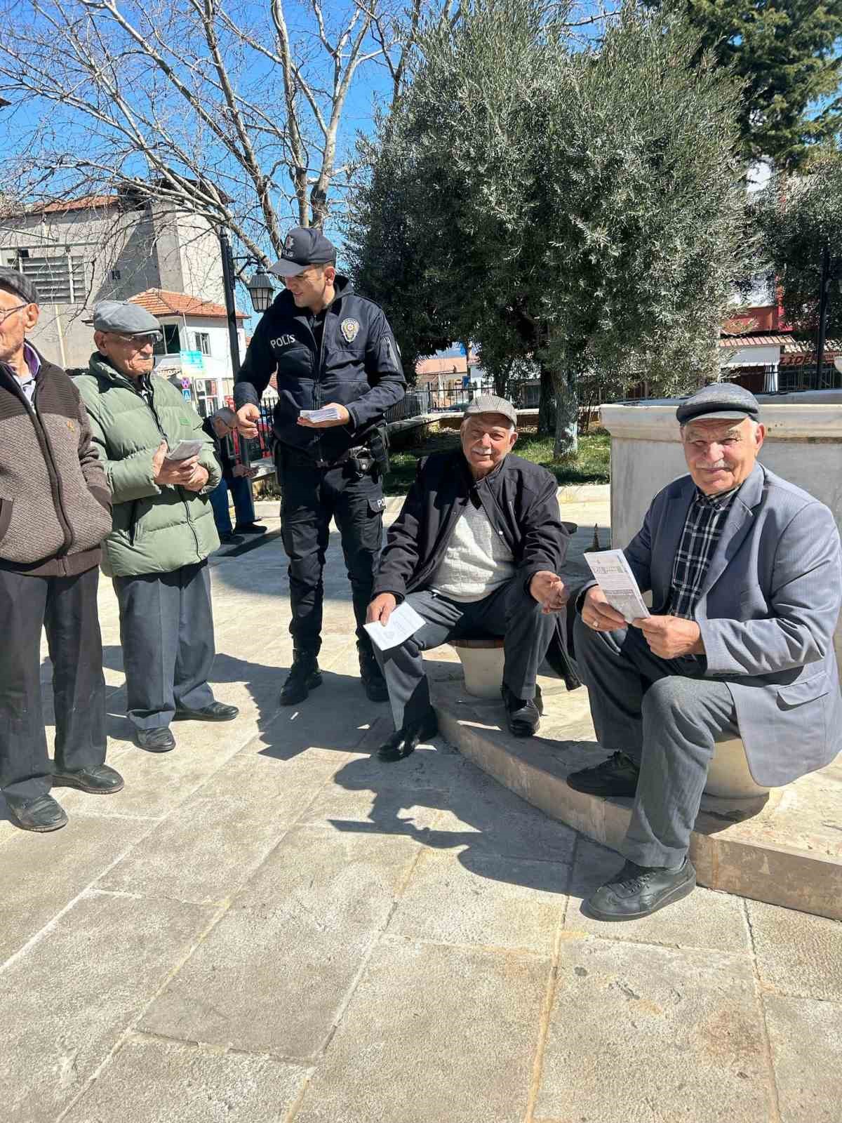 Karacasu’da polis ekipleri vatandaşları bilgilendirdi