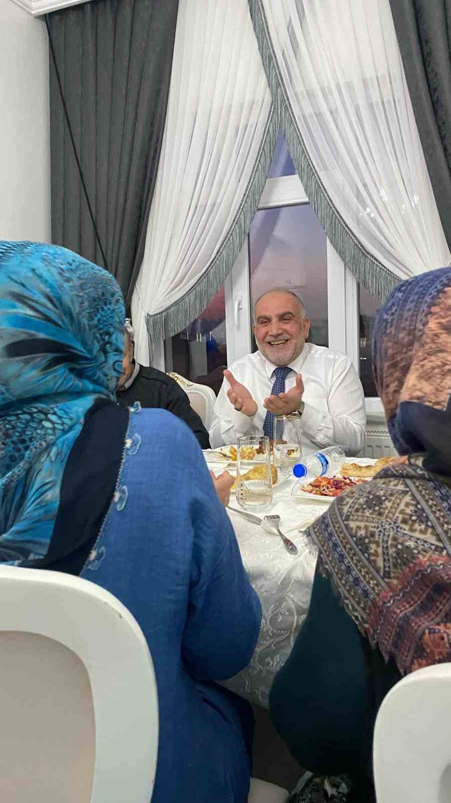 Başkan Sandık&ccedil;ı: "En b&uuml;y&uuml;k zenginliğimiz, hemşehrilerimizle olan birlikteliğimiz"
