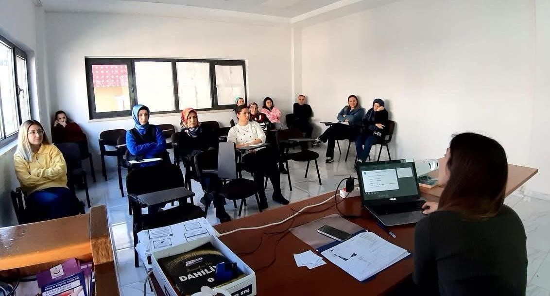 Bozyazı’da sağlık personeli eğitim seminerine katıldı