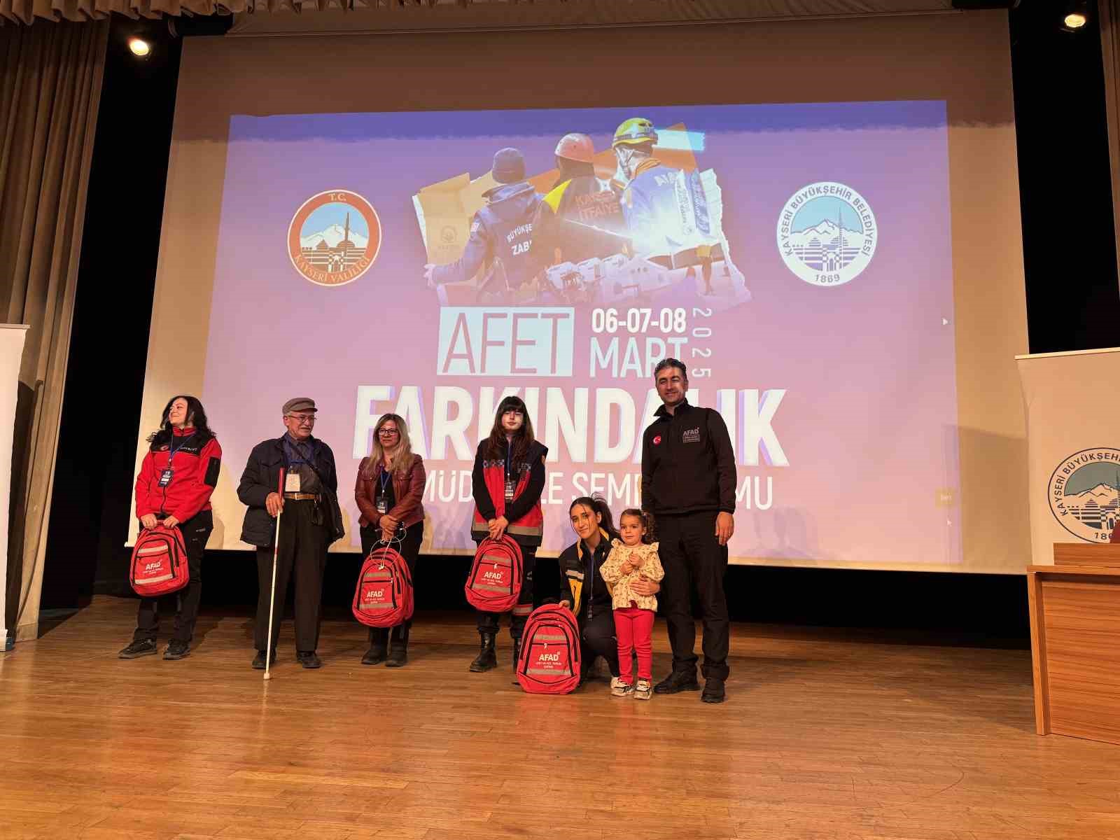 Sekmen: "Deprem ve her t&uuml;rl&uuml; afet konusunda daha bilin&ccedil;li olma zorunluluğumuz var"
