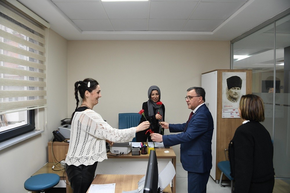 Başkan Şehirli, Kadın personelin 8 Mart D&uuml;nya Kadınlar G&uuml;n&uuml;&rsquo;n&uuml; kutladı
