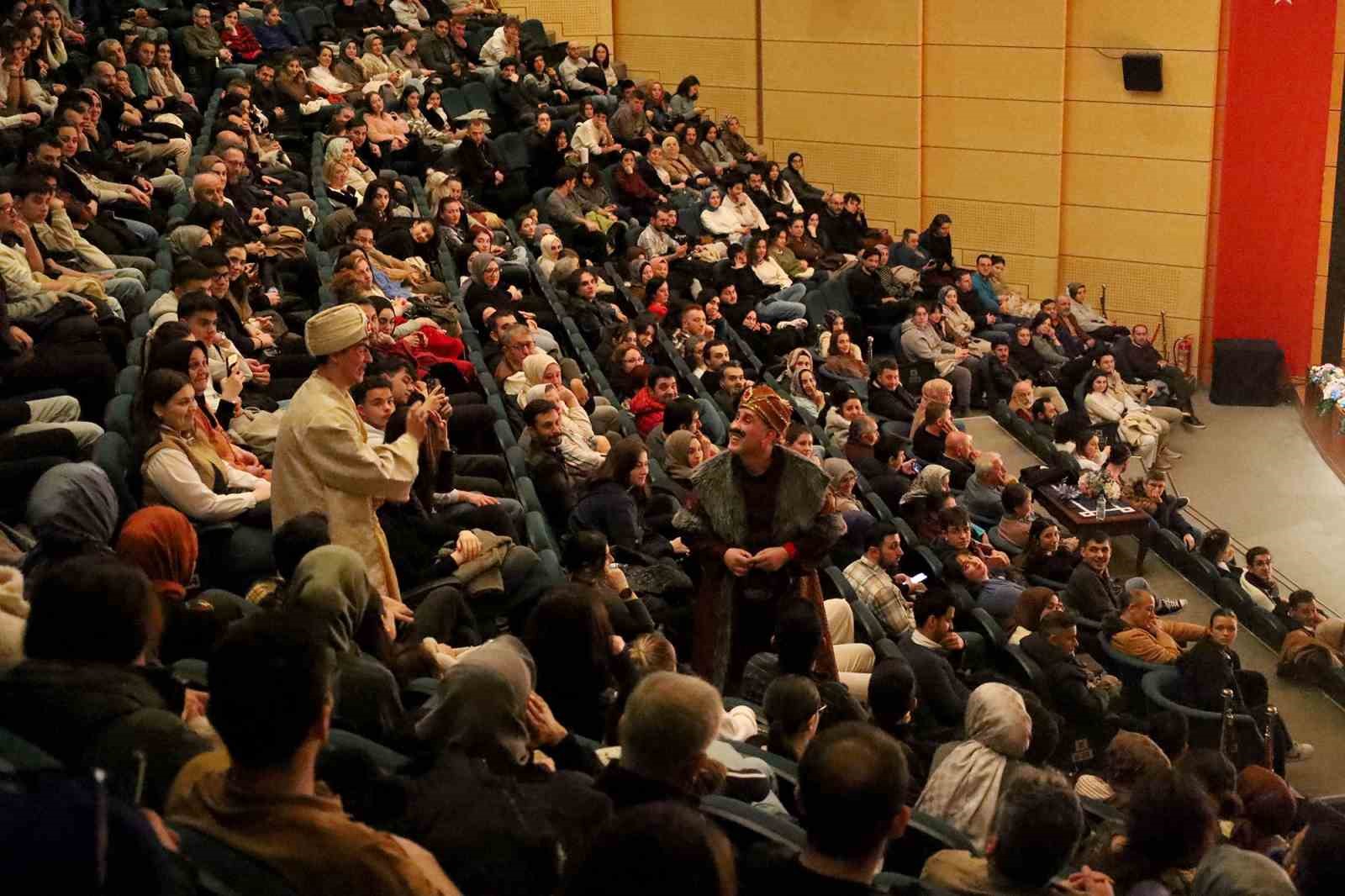 &lsquo;İstanbul Efendisi&rsquo; izleyenleri kahkahaya boğdu
