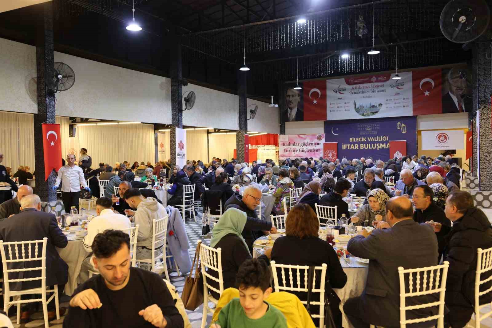 Bilecik’te evliliğinde 50 yılı geçmiş çiftler bir araya geldi