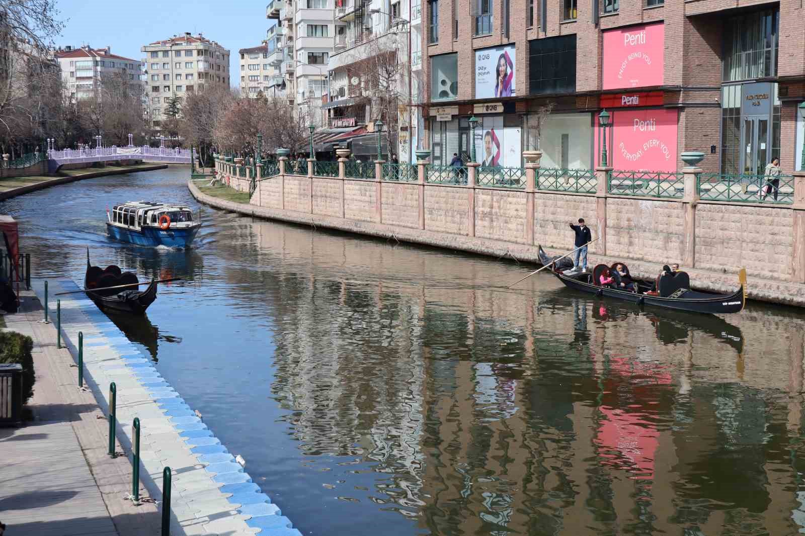 Eskişehir’de güzel hava gondollarda yoğunluk oluşturdu