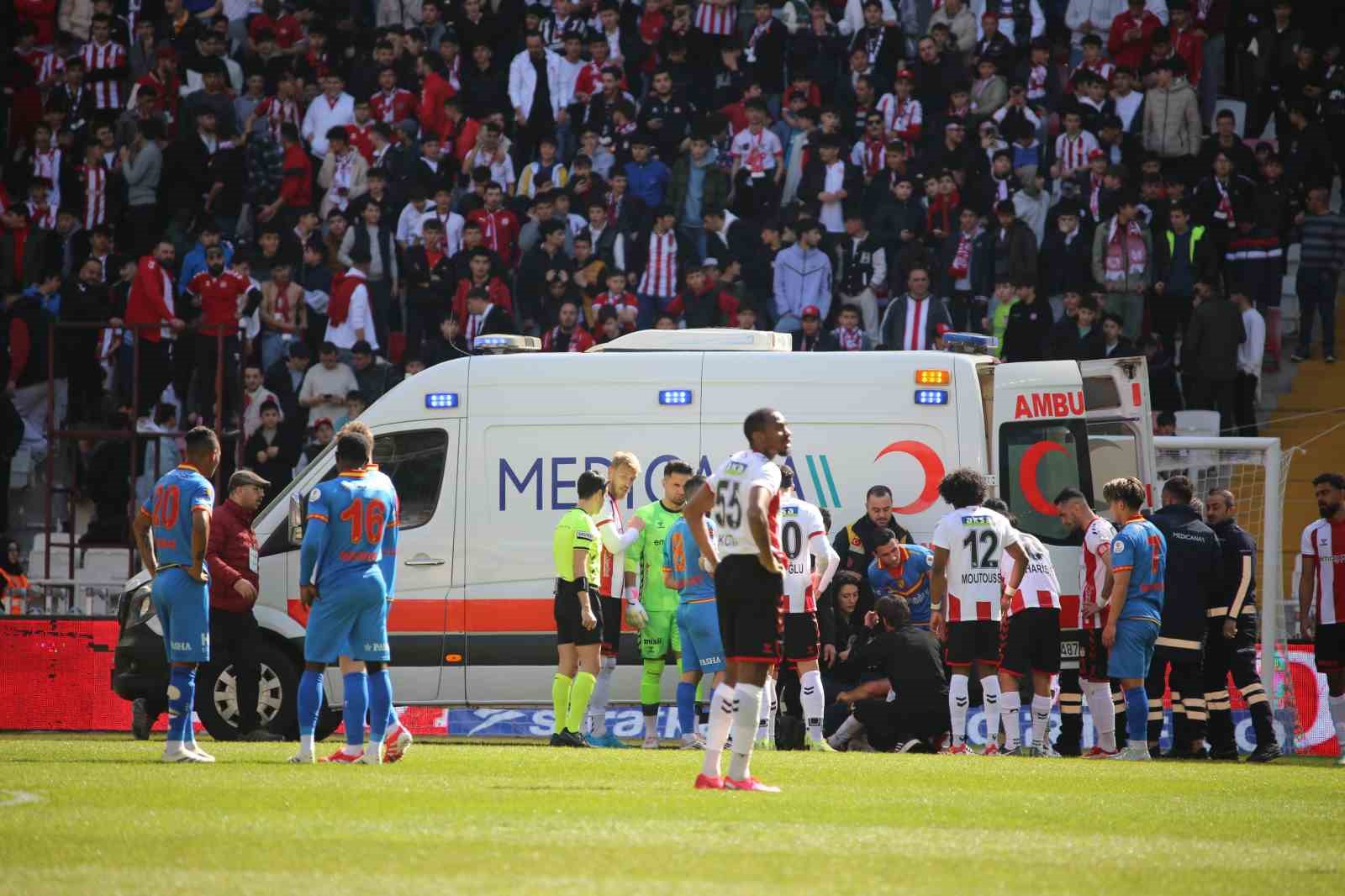Sivasspor’da Manaj’ın ardından Simic de sakatlanarak hastaneye kaldırıldı