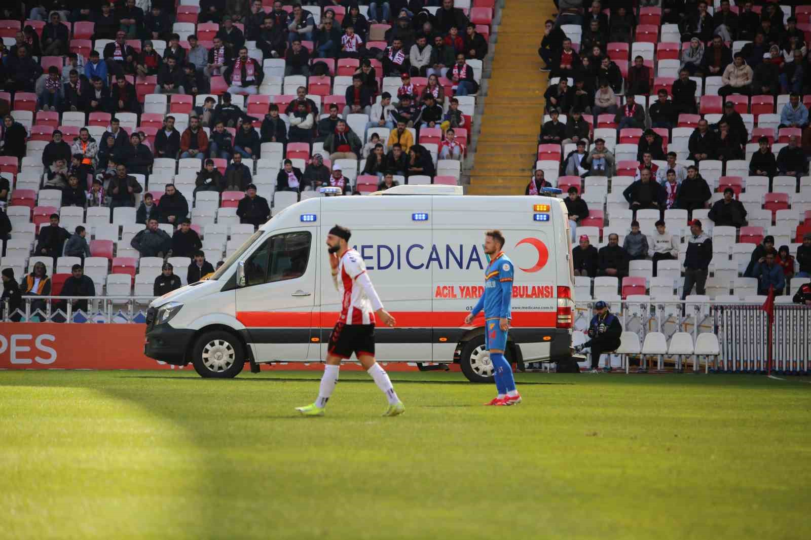 Sivasspor’da Manaj’ın ardından Simic de sakatlanarak hastaneye kaldırıldı