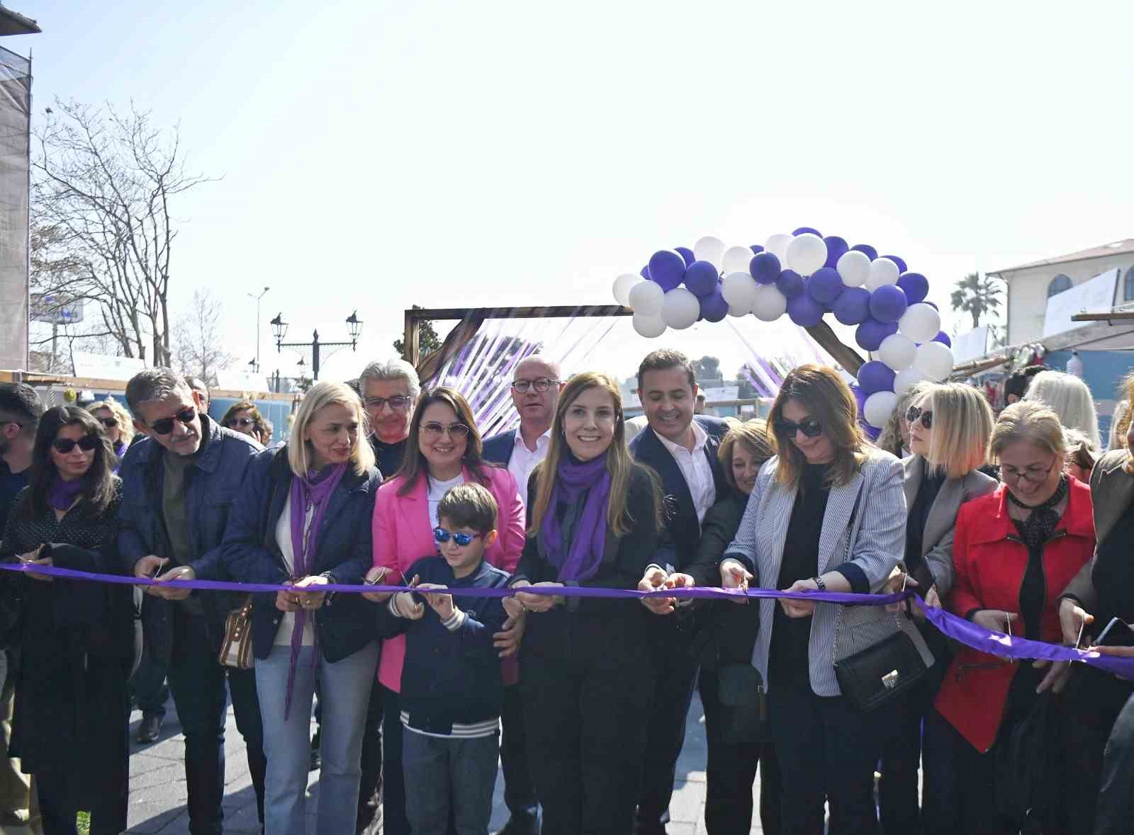 Başkan Ahmet Akın&rsquo;ın &rsquo;D&uuml;nya Emek&ccedil;i Kadınlar G&uuml;n&uuml;&rsquo; mesajı: "Kadınların emeklerini berekete &ccedil;evirmek i&ccedil;in haftanın yedi g&uuml;n&uuml; a&ccedil;ık olacak şekilde satış yapabilecekleri kapalı alanları şehrimize kazandıracağız"
