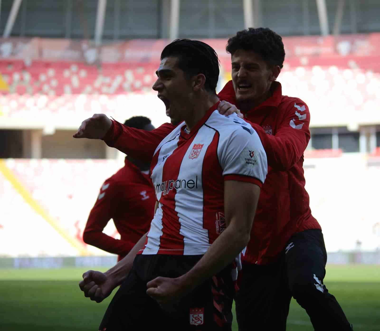 Trendyol S&uuml;per Lig: Sivasspor: 3 - G&ouml;ztepe: 1 (Ma&ccedil; sonucu)
