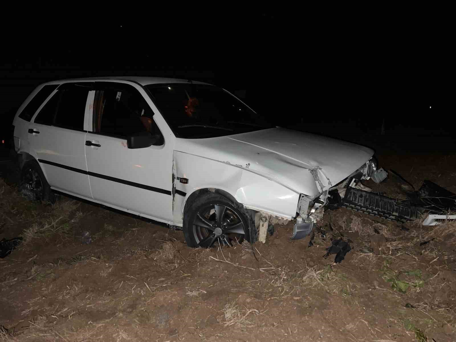 Virajı alamayan otomobil kullanılamaz hale geldi