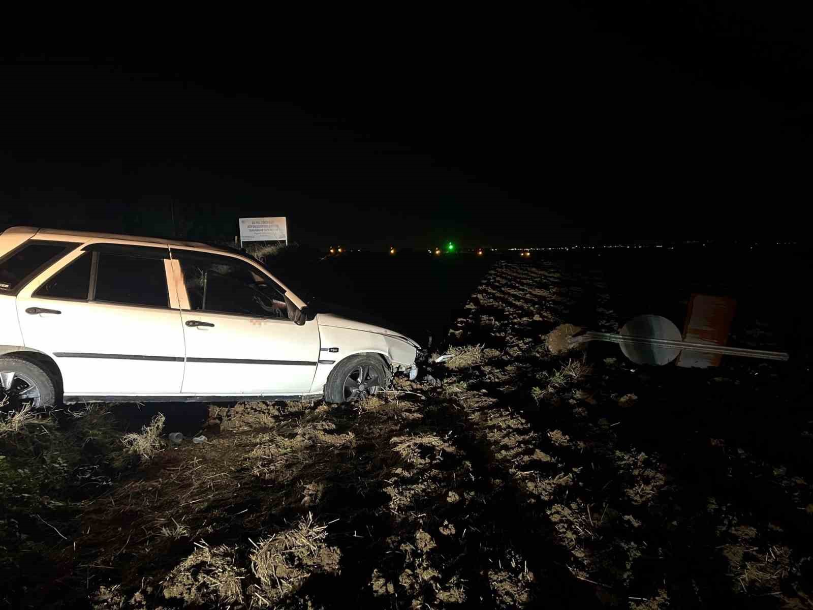 Virajı alamayan otomobil kullanılamaz hale geldi
