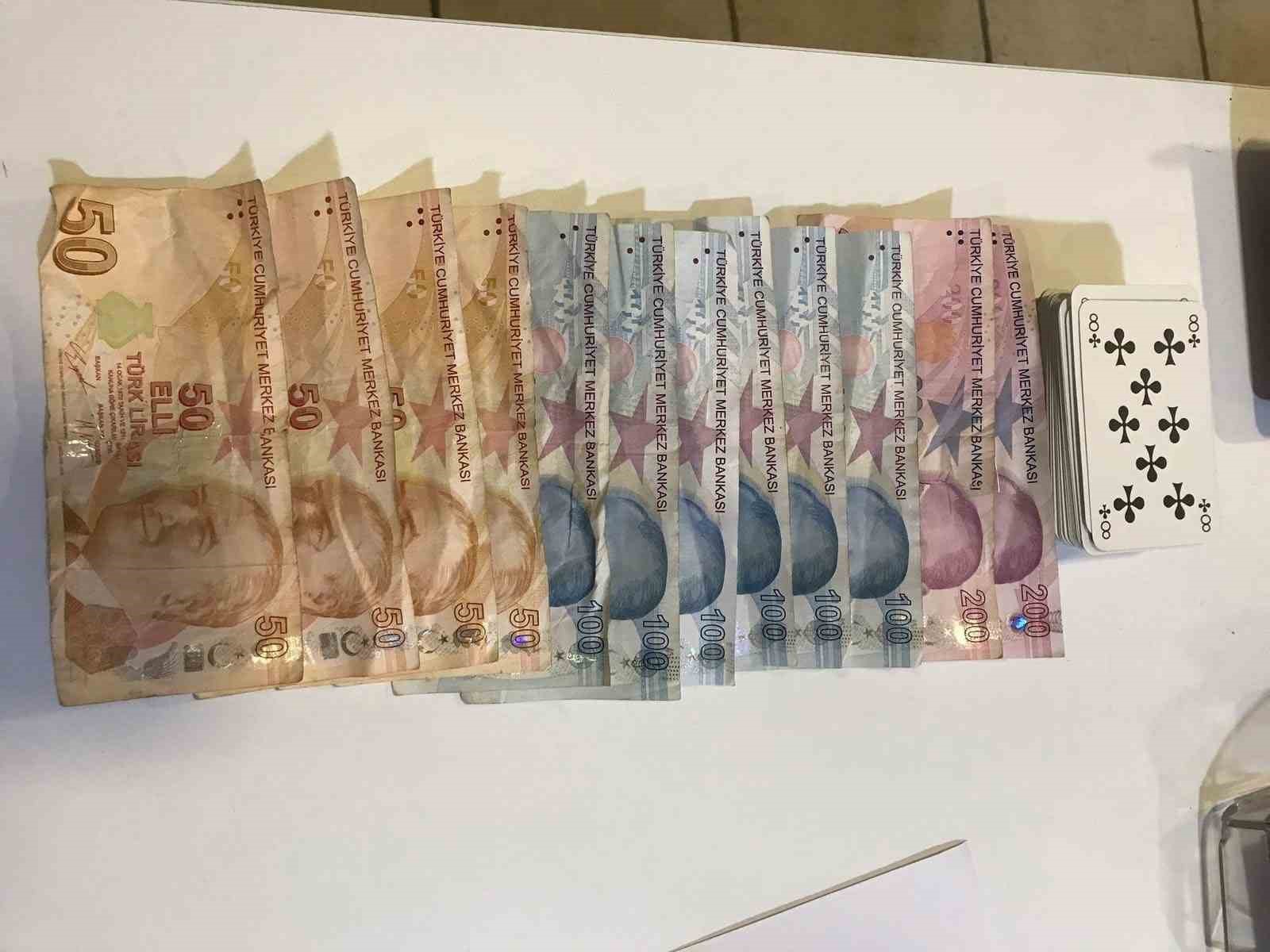 Samsun’da çayevinde kumar oynayan 4 kişi suçüstü yakalandı