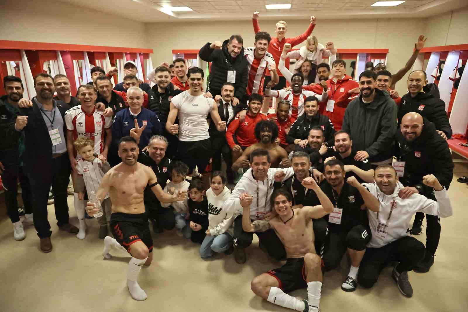 Sivasspor’dan galibiyet pozu