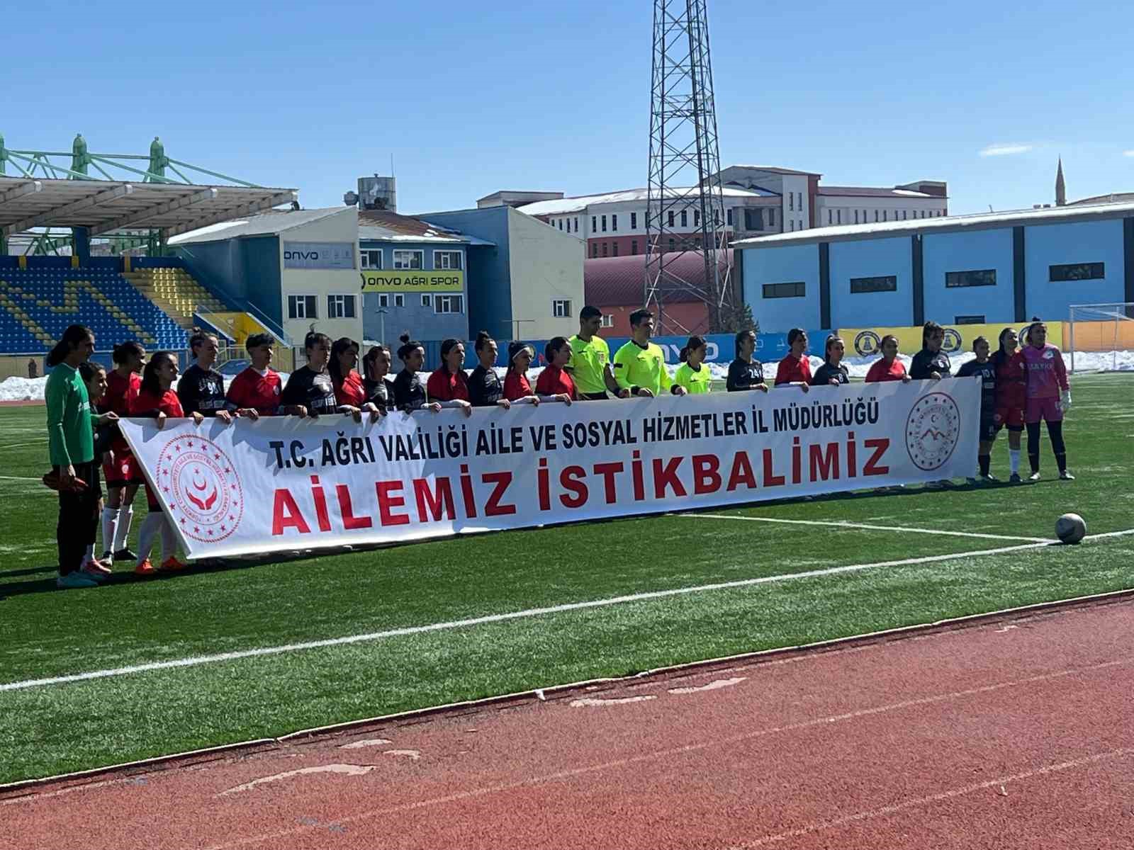 Ağrı Aile ve Sosyal Politikalar Gençlik ve Spor Kulübü Kadın Takımı, Silopi Belediyesi Spor Kulübü’nü 2-1 mağlup etti