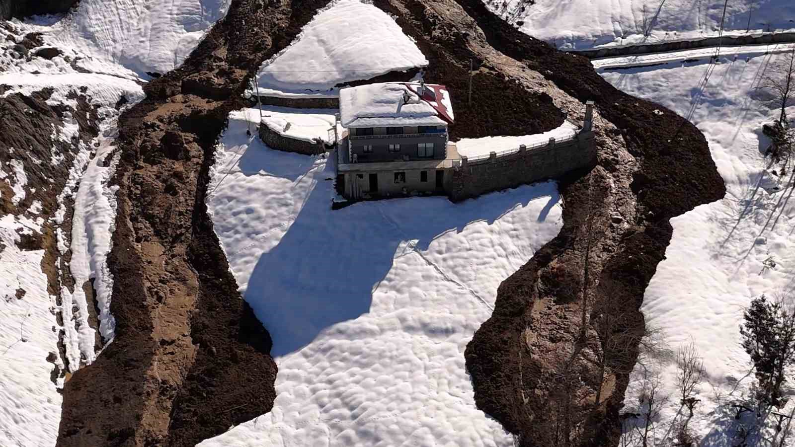Ardeşen&rsquo;deki heyelanlı b&ouml;lge havadan g&ouml;r&uuml;nt&uuml;lendi
