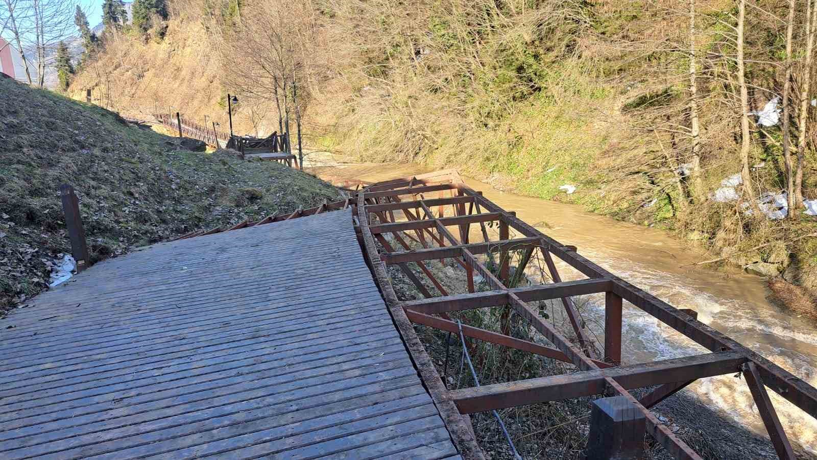 Türkiye’de eşi benzeri olmayan yürüyüş yolunda heyelan