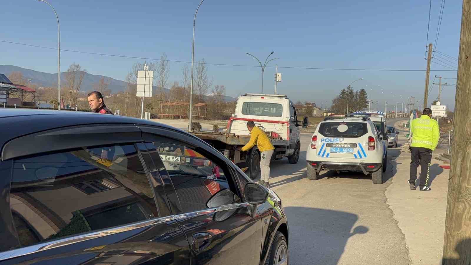 Bolu&rsquo;da &ccedil;akarlı ara&ccedil; kullanan s&uuml;r&uuml;c&uuml;ye 138 bin lira ceza
