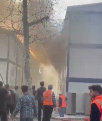 Kahramanmaraş&rsquo;ta iş&ccedil;ilerin kaldığı konteynerlerde yangın
