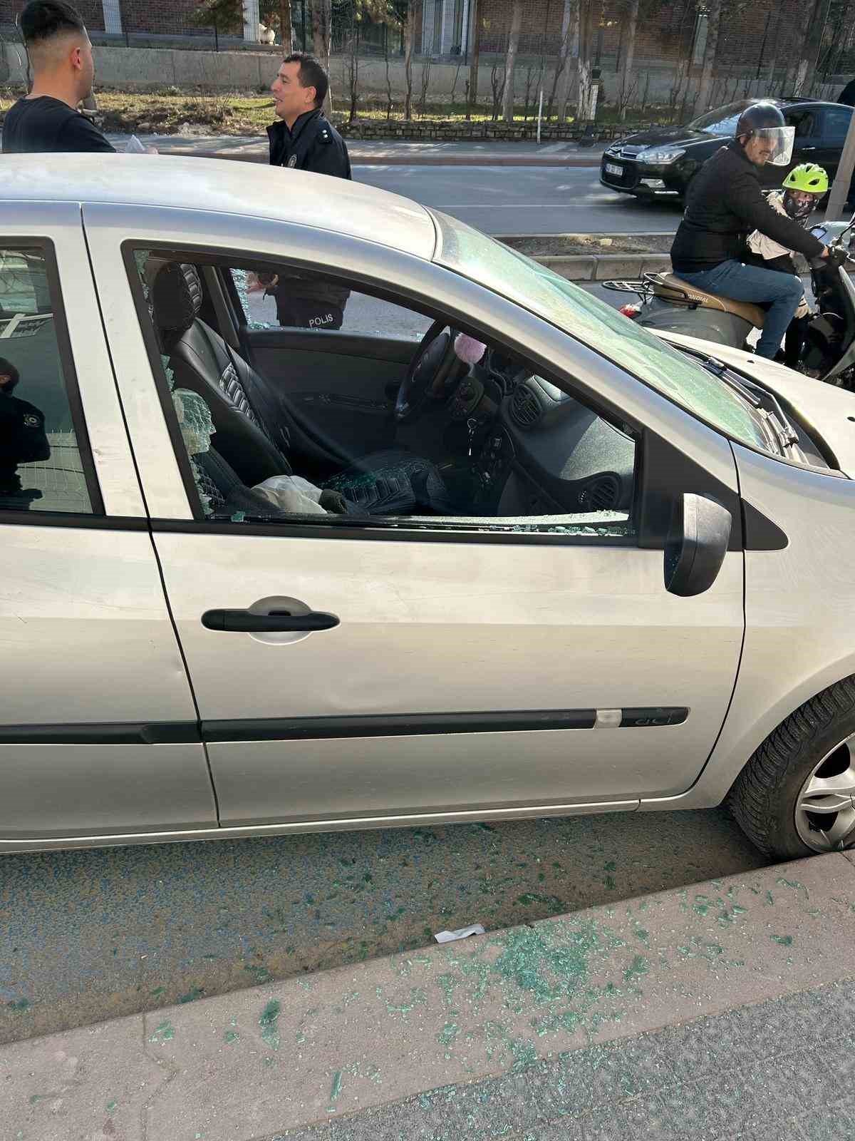 Kütahya’da taraftarlar, araçlara ve şahıslara saldırdı