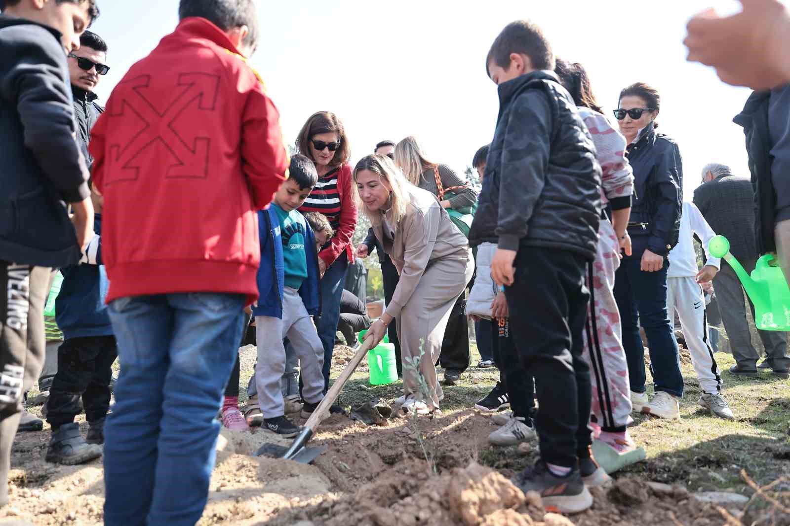 Katledilen 445 kadın anısına Denizli’de fidanlar toprakla buluştu