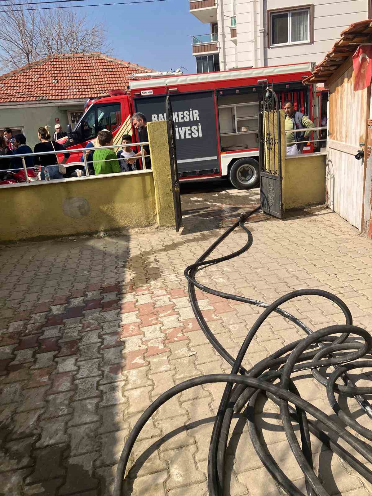 Ayvalık’ta ev yangını