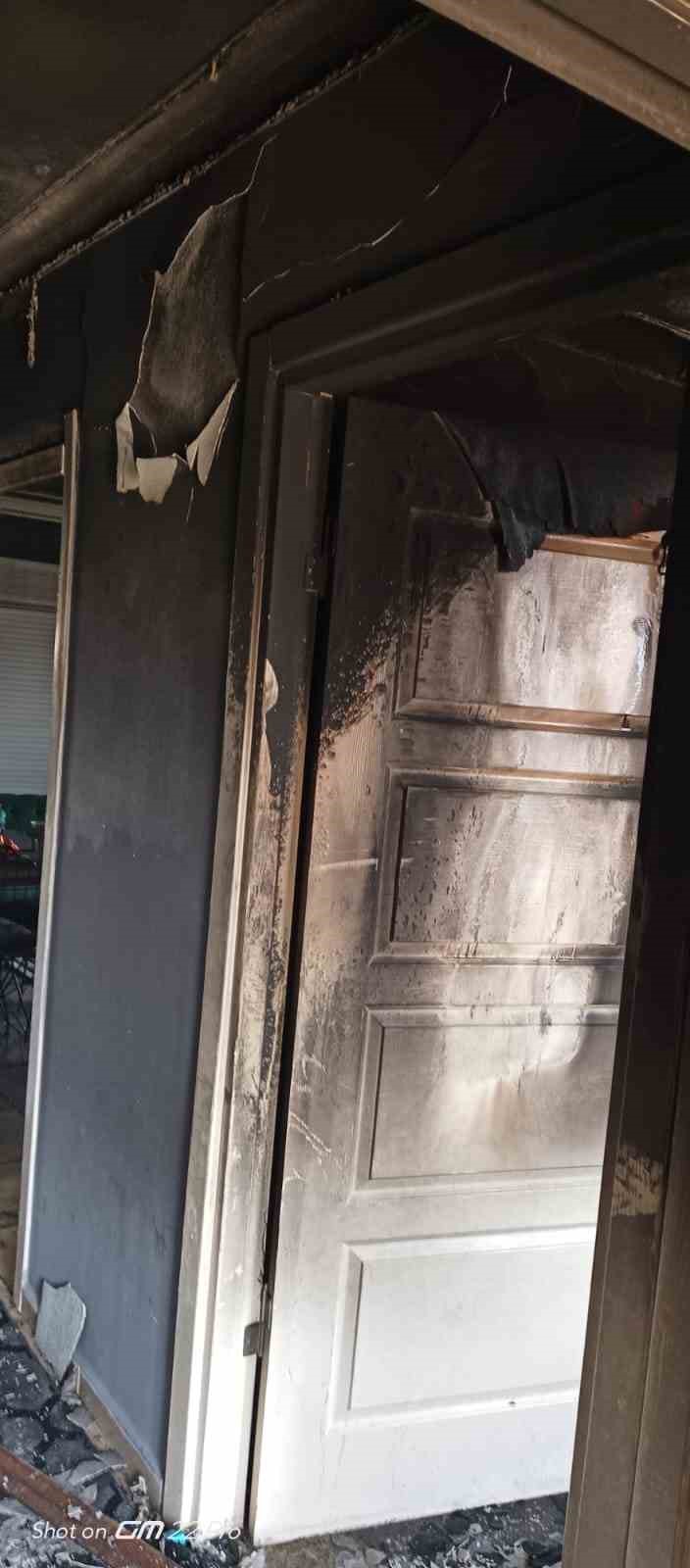 Ayvalık&rsquo;ta ev yangını
