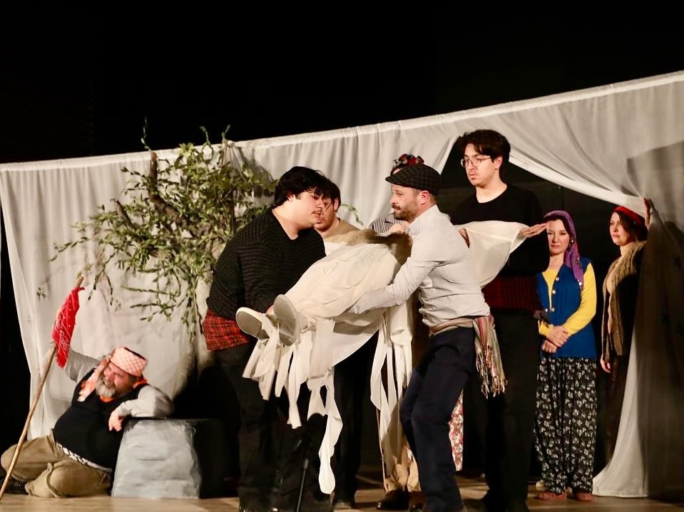 Sarıkız efsanesi tiyatro sahnesinde canlandı
