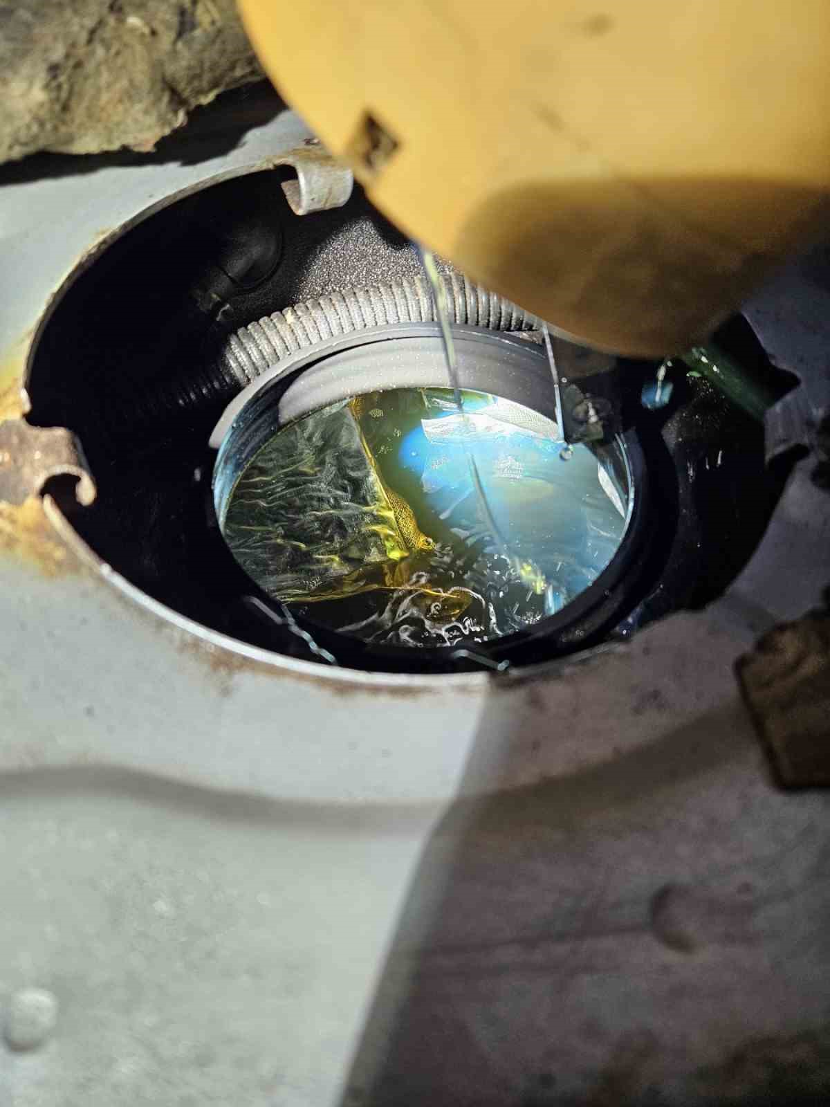 T&uuml;rkiye&rsquo;ye sokulmak istenen otomobilin akaryakıt deposuna gizlenen 12 kilo 180 gram esrar ele ge&ccedil;irildi
