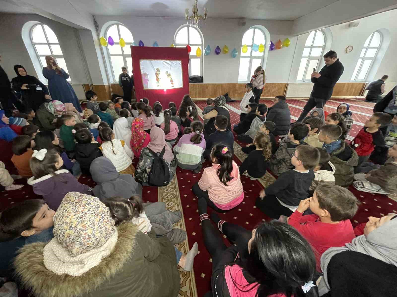 Bartın da ’ ilk orucum İlk iftarım ’ etkinliğince çocuklar camiye sığmadı
