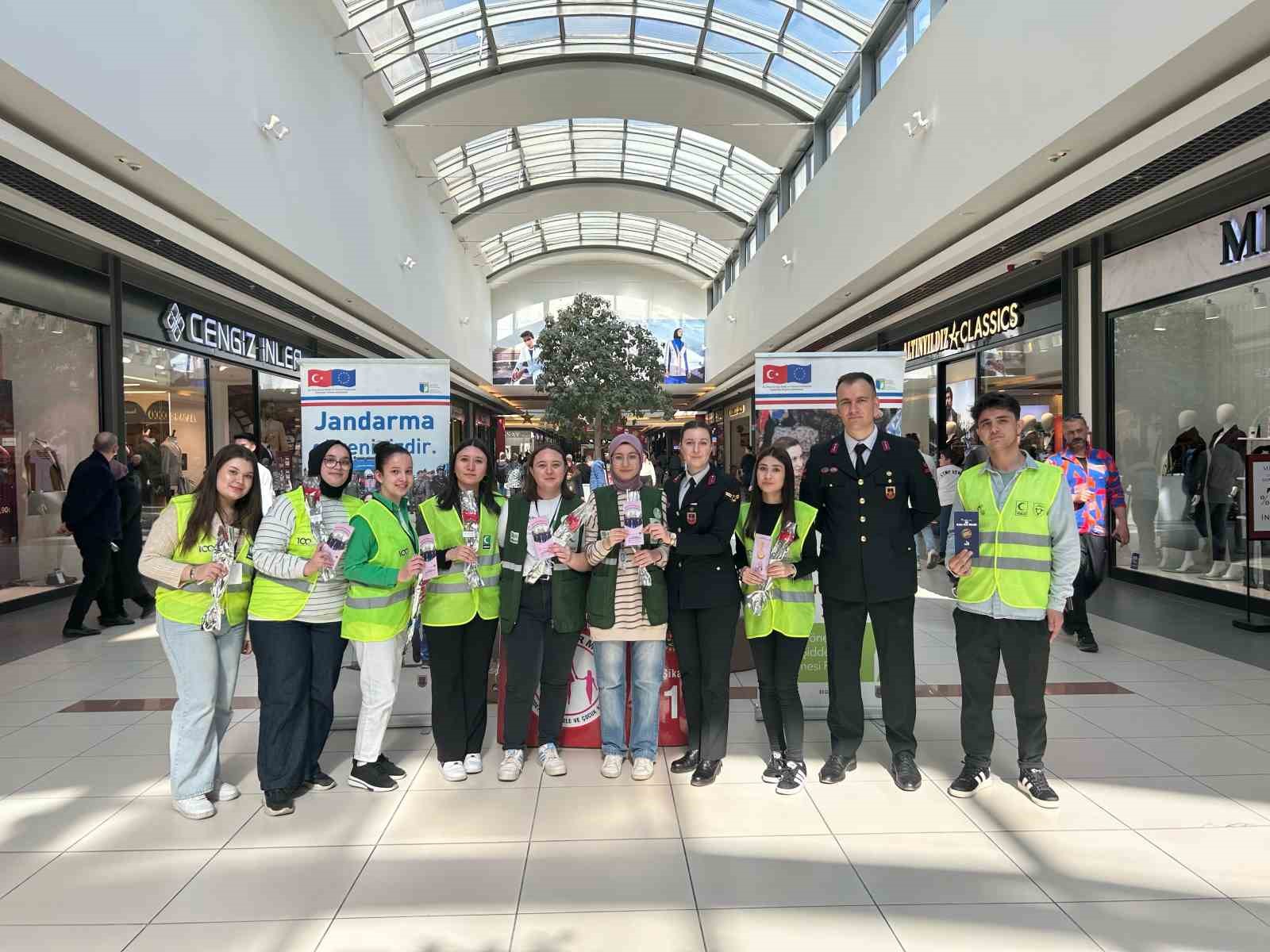 Kütahya’da polis ve jandarma KADES uygulaması halka tanıttı