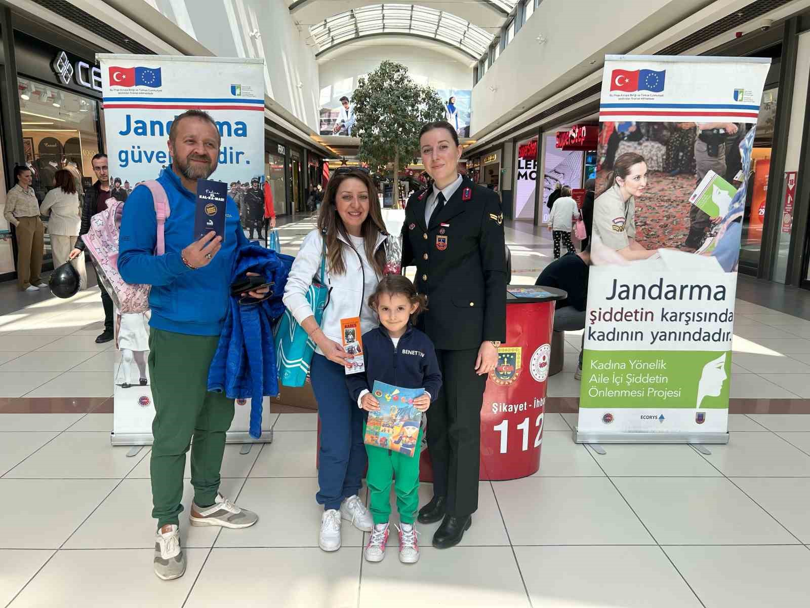 K&uuml;tahya&rsquo;da polis ve jandarma KADES uygulaması halka tanıttı
