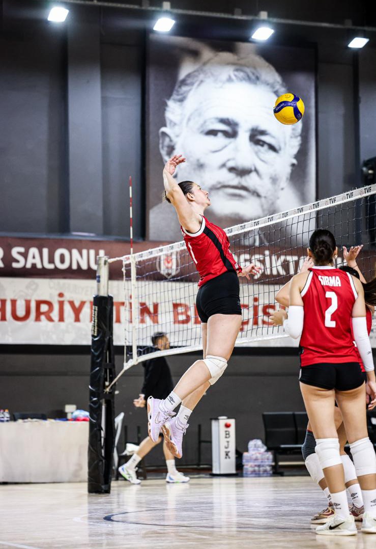 Babasından ilham alıp voleybola başladı, 17 yaşında Beşiktaş&rsquo;a transfer oldu
