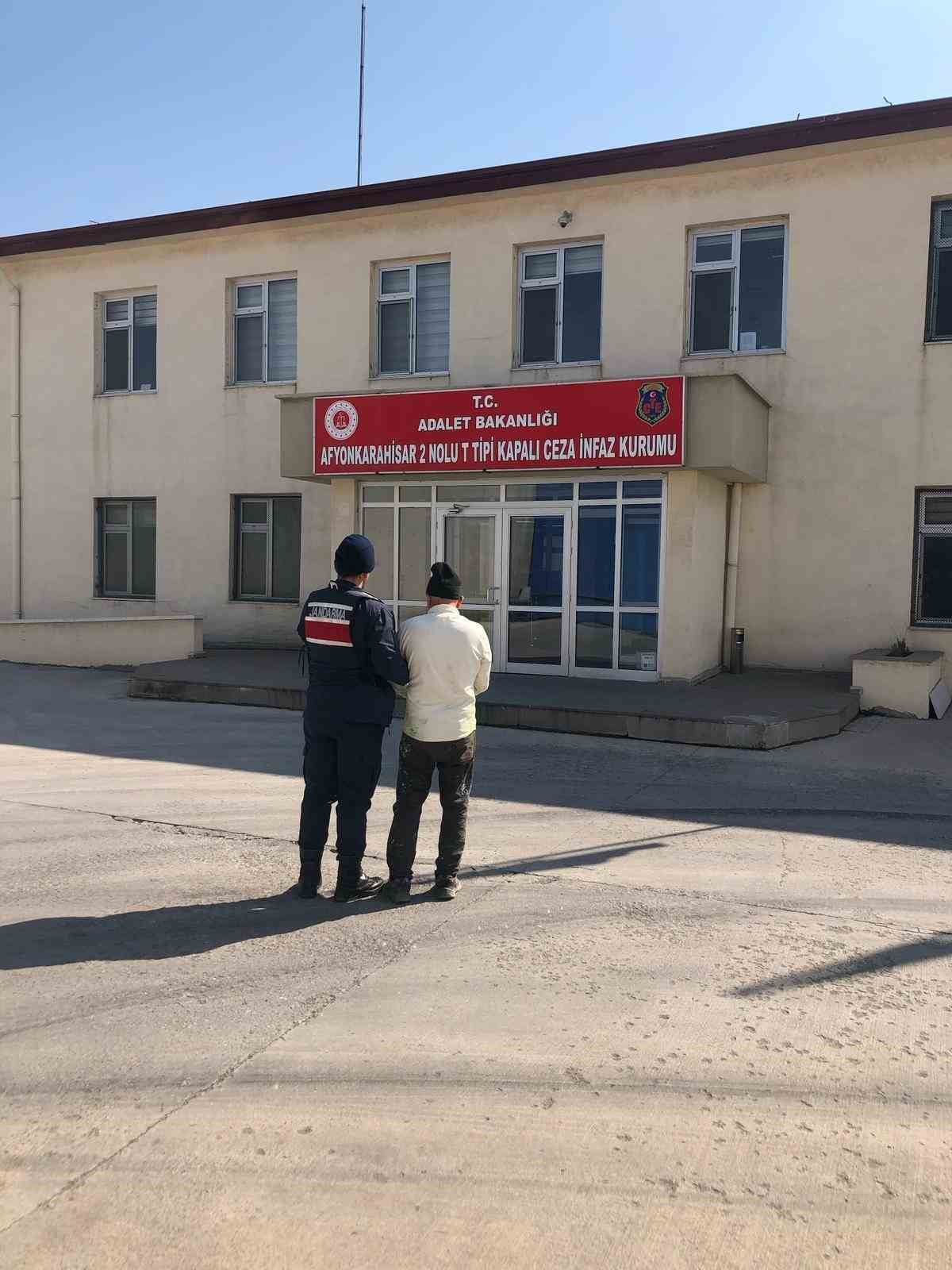 Hırsızlık suçundan hapis cezasıyla aranan şahsı jandarma yakaladı