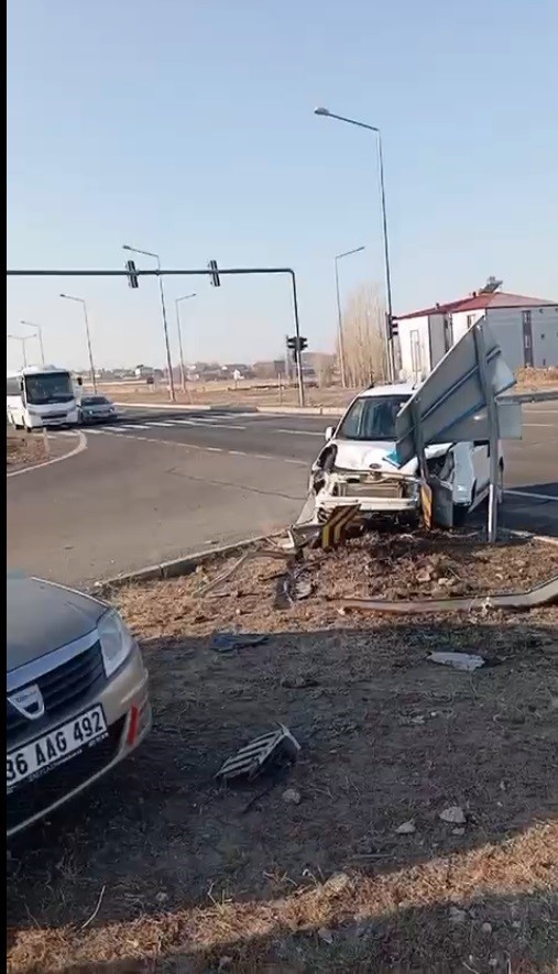 Kars'ta trafik kazasında 2 kişi yaralandı - İHA